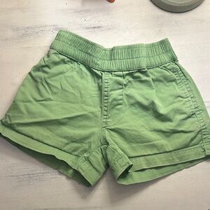 Green properly tied Shorts 2t